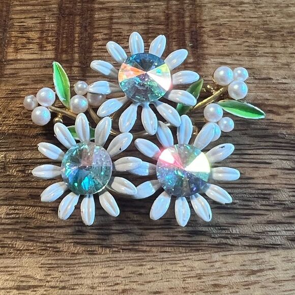 Jewelry - Vintage enamel floral rhinestone pin brooch